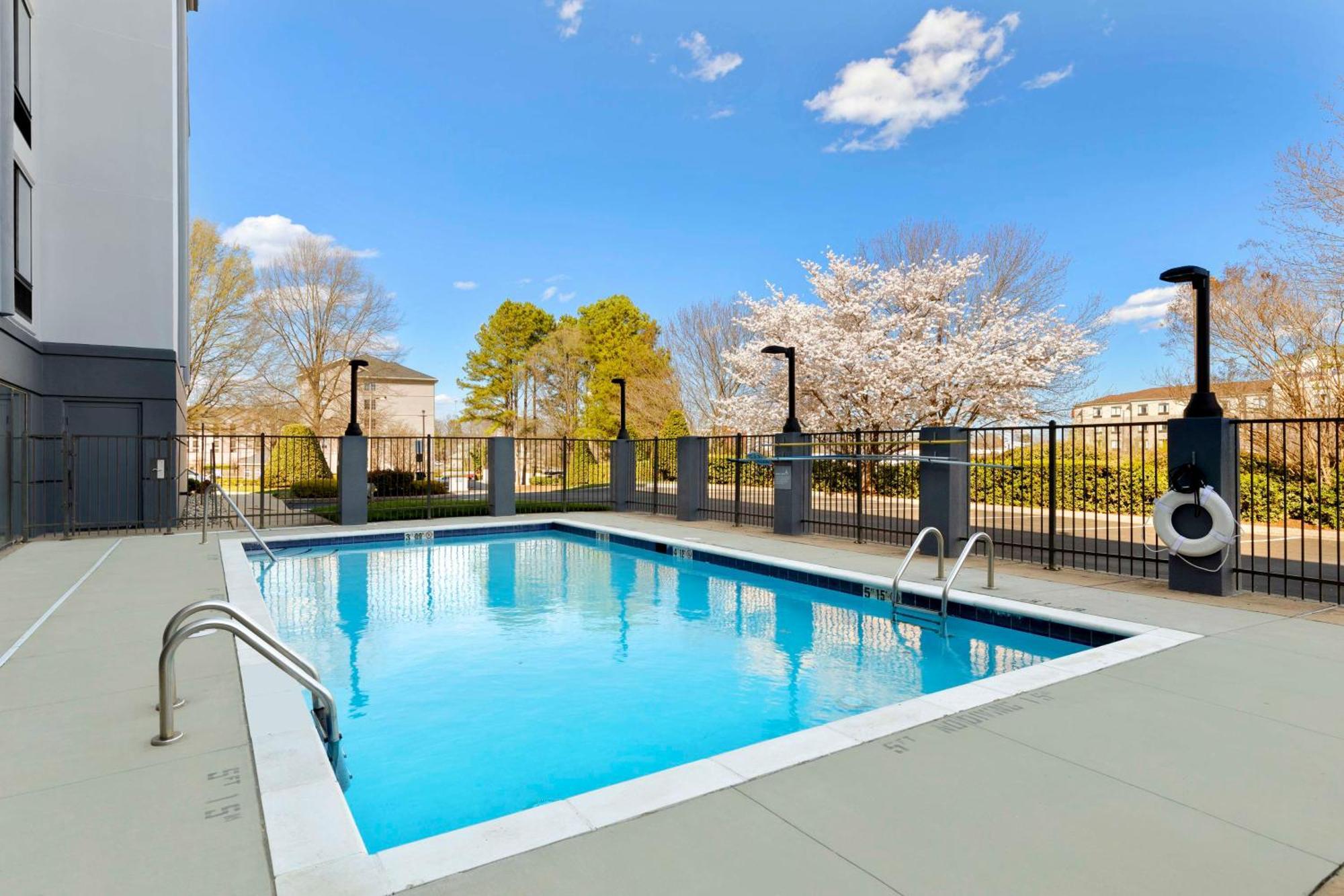 Spark By Hilton Greensboro Εξωτερικό φωτογραφία